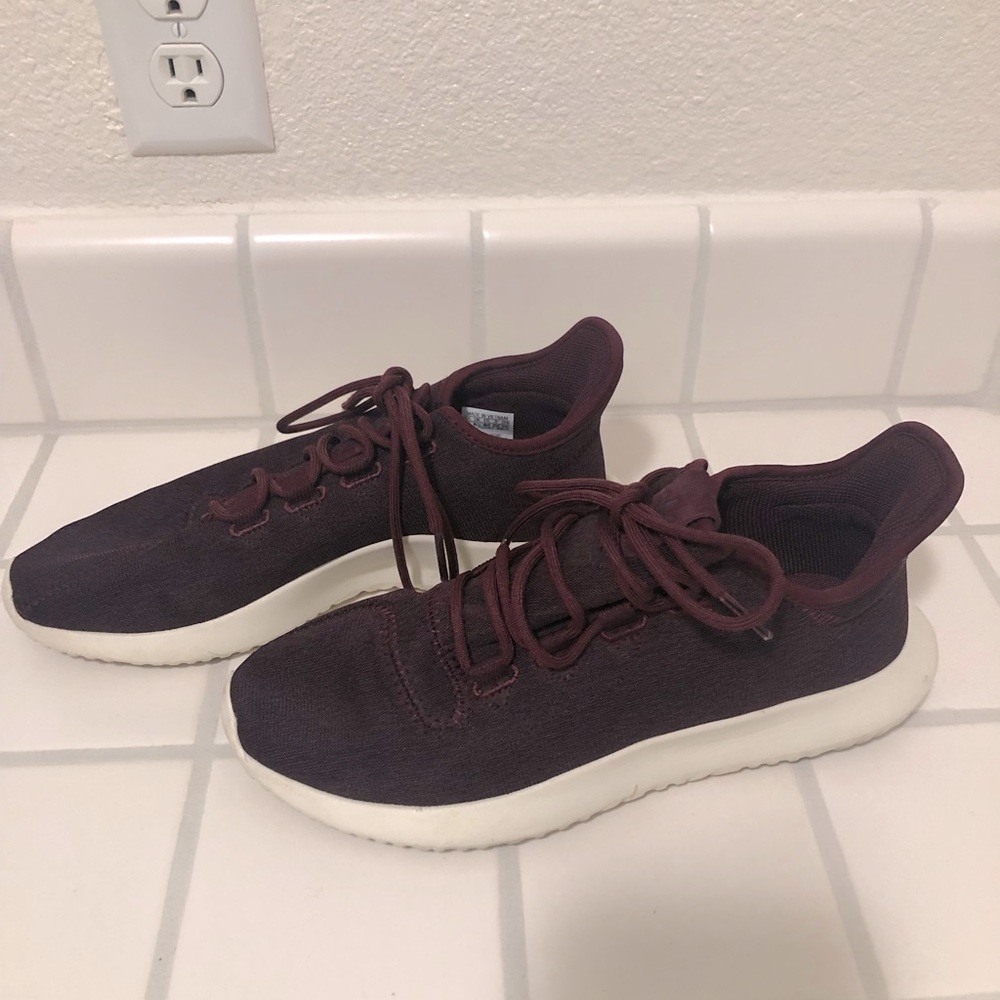 Athletic shoes